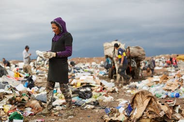 In the garbage dump of El Borbollón, Mendoza, some 260 people work.