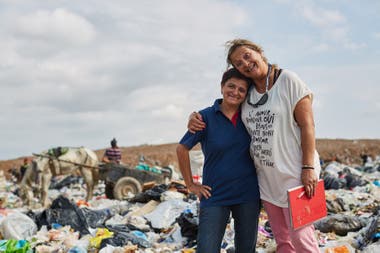 Carolina Pallero with Viviana Nasiff, technical coordinator of El Algarrobo.