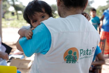 All families live in extreme poverty, isolated from urban centers, in conditions of housing emergency.