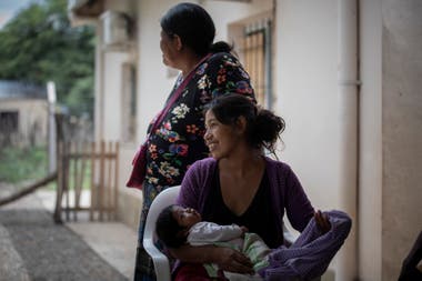 Two moms at the La Puntana health center expect to be treated by the Pata Pila team