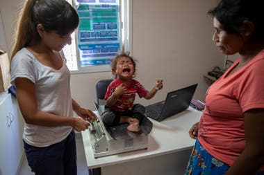 Luisa Sandoval, mother of one-year-old Benedicta Gomez. The girl is one year old and weighs seven kilos and 400 grams.