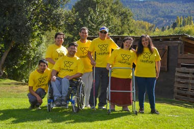 In San Martín de los Andes, everyone collaborates in the Casa Tuya family living project.
