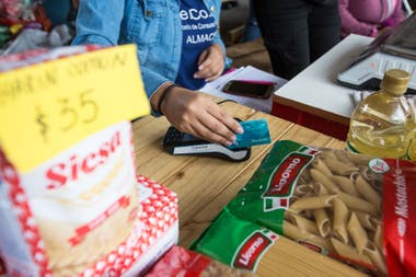 The Argentina Plan Against Hunger contemplates the delivery of more than 1,000,000 food cards, with amounts of $ 4000 or $ 6000 to buy food.