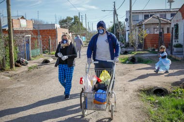 Jesi and Enzo scour the neighborhood looking for the containers