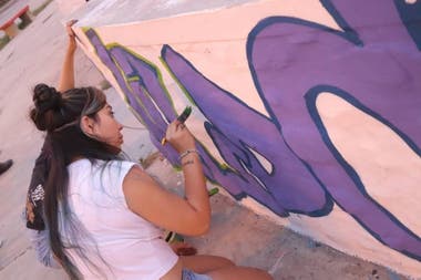 In groups and workshops, they get girls and boys to put into words what is happening to them;  while they wait to return to face-to-face spaces, they had to move to virtuality