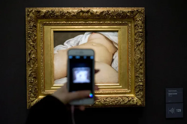 A origem do mundo: a obra de Gustave Courbet permaneceu escondida por mais de um século, fez parte da coleção de Jacques Lacan e hoje está exposta no Musée d'Orsay em Paris