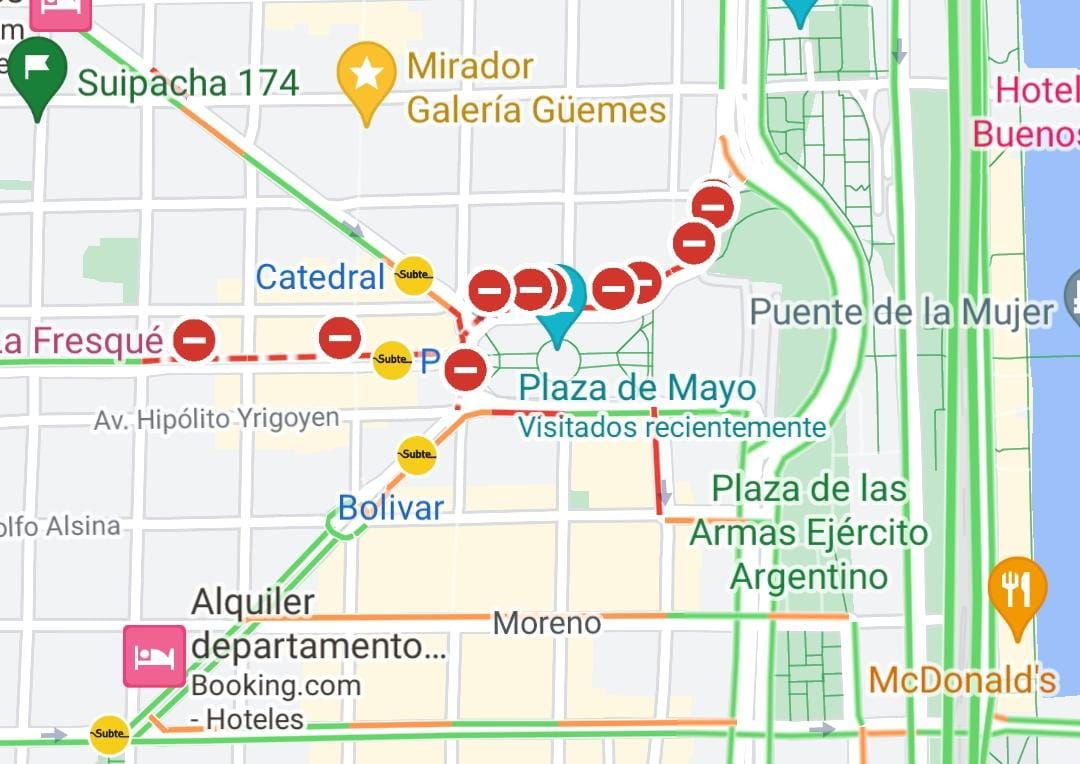 Tránsito cortado en las calles cercanas a la Plaza de Mayo